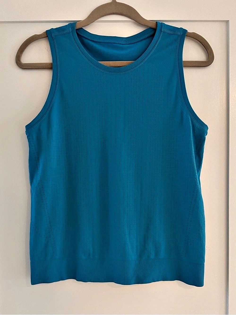 Athleta In Motion Seamless Tank in Blue | Size Small